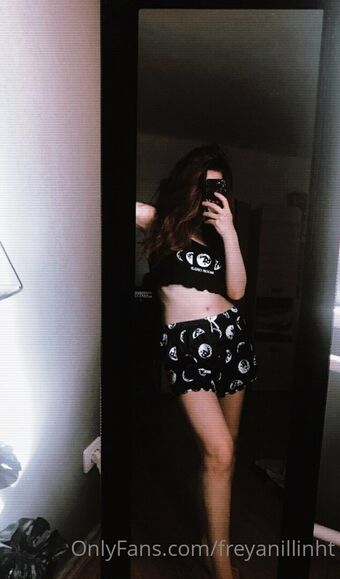 freyanillinht Naakte Lekken OnlyFans Foto 14