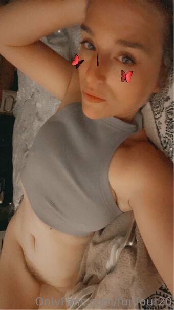 funfour20 Naakte Lekken OnlyFans Foto 11