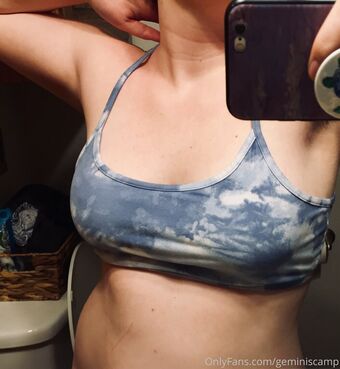 Geminiscamp Naakte Lekken OnlyFans Foto 28