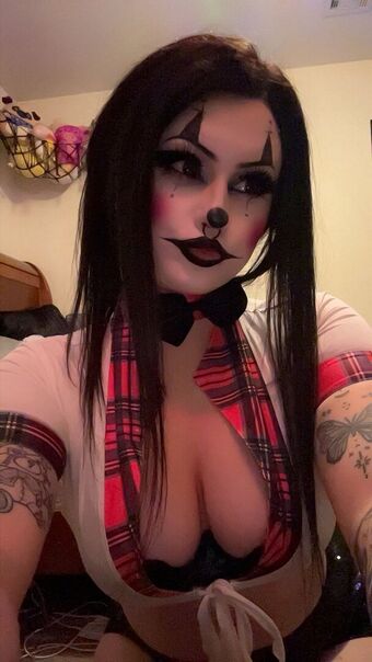 Gr4v3y4rdkandi3 Naakte Lekken OnlyFans Foto 5