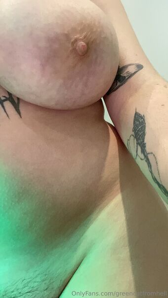 greencatfromhell Naakte Lekken OnlyFans Foto 1