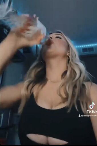 haleylarsonnn