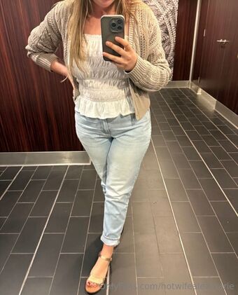 hotwifealexmarie Naakte Lekken OnlyFans Foto 6