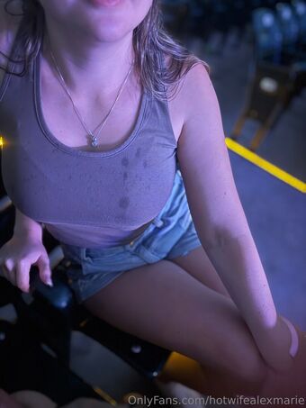 hotwifealexmarie Naakte Lekken OnlyFans Foto 7