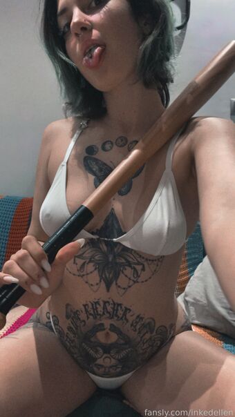 Inkedellen Naakte Lekken OnlyFans Foto 15