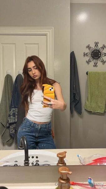 isabellaroy