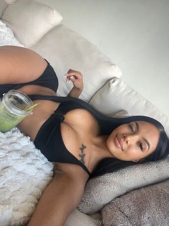 itsmetrinity Naakte Lekken OnlyFans Foto 13