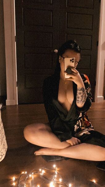 itssnowwhite Naakte Lekken OnlyFans Foto 1