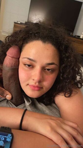 itsunnyszn Naakte Lekken OnlyFans Foto 1