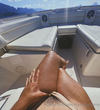 ittybittycherry / sexsoda