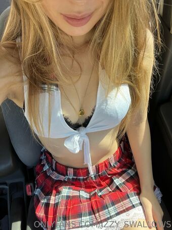 Izzy_Swallows