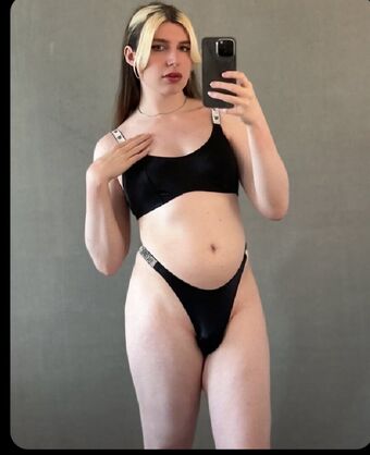 izzywinterz Naakte Lekken OnlyFans Foto 7