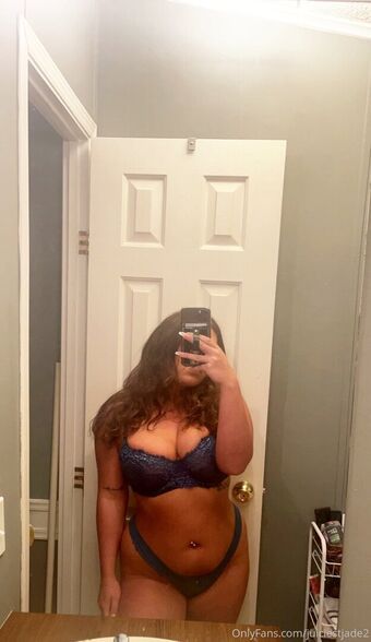 Juiciest Jade Naakte Lekken OnlyFans Foto 10