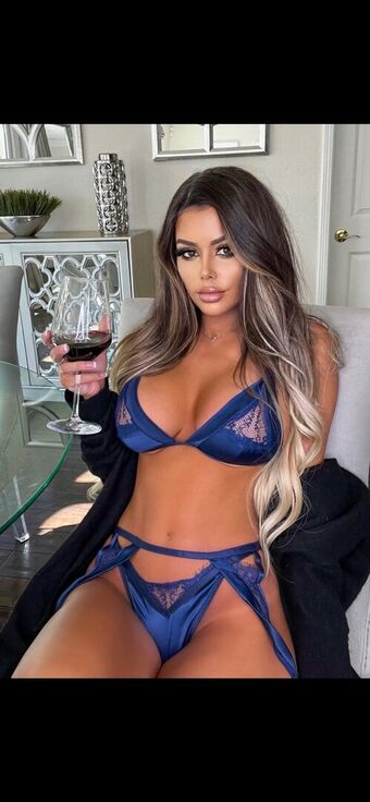 Juli.anneee Naakte Lekken OnlyFans Foto 1