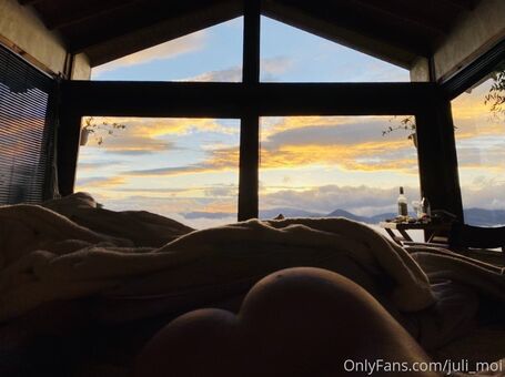 juli_moi Naakte Lekken OnlyFans Foto 3