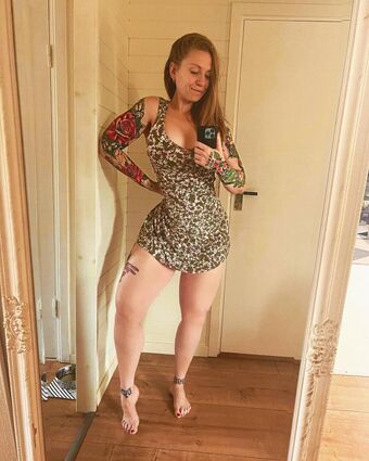 Julia Pling Naakte Lekken OnlyFans Foto 40