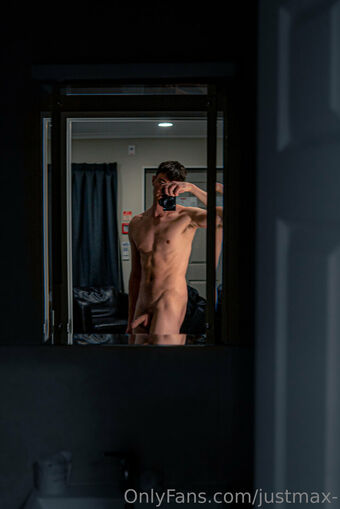 justmax- Naakte Lekken OnlyFans Foto 4