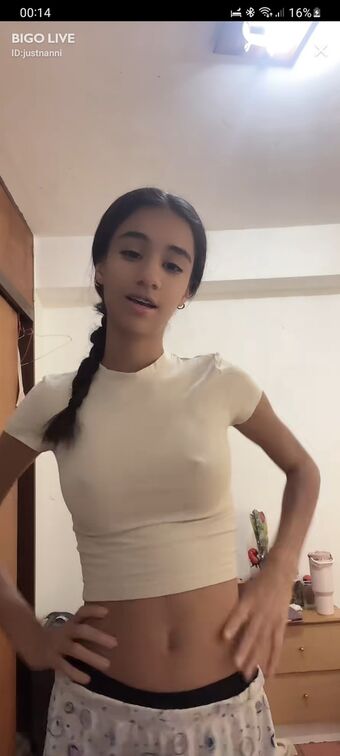 Justnanni Naakte Lekken OnlyFans Foto 6