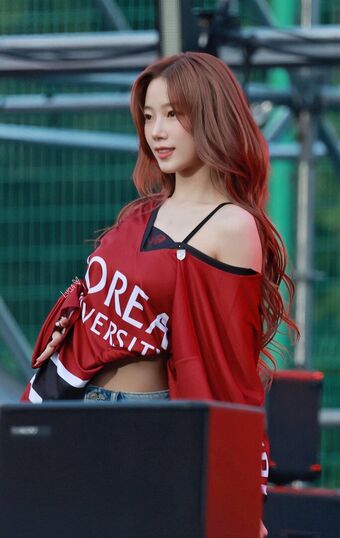 Kazuha Nakamura 中村 一葉