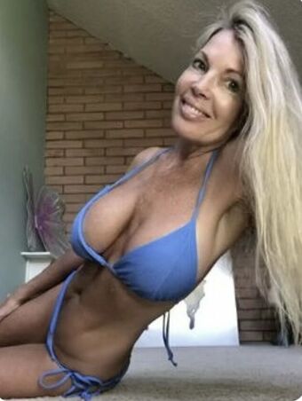 Kem Minnick Naakte Lekken OnlyFans Foto 1