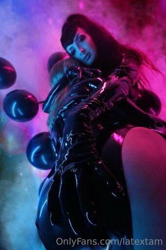 latextam Naakte Lekken OnlyFans Foto 11