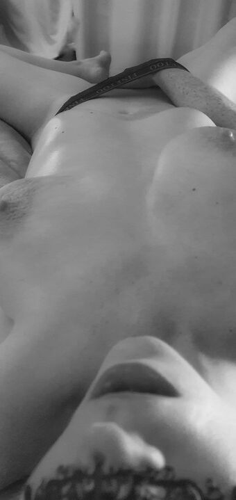 lauraWk Naakte Lekken OnlyFans Foto 20