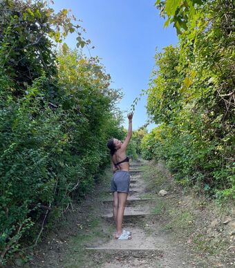 Leilani Azalea Naakte Lekken OnlyFans Foto 33