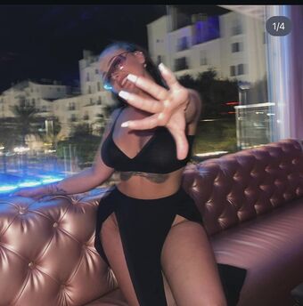 Lele Dev Naakte Lekken OnlyFans Foto 1