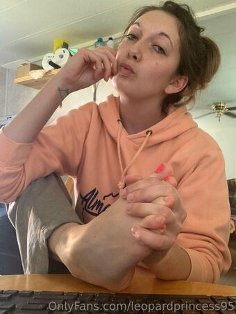 leopardprincess95 Naakte Lekken OnlyFans Foto 4
