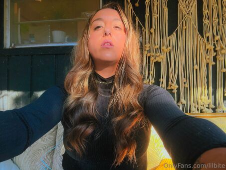 Lilbite Naakte Lekken OnlyFans Foto 36