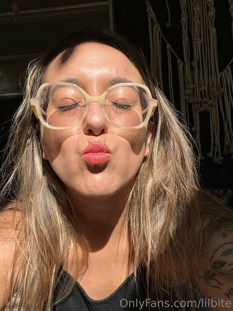 Lilbite Naakte Lekken OnlyFans Foto 37
