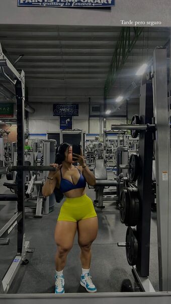 Linnnna Linnnna Naakte Lekken OnlyFans Foto 1