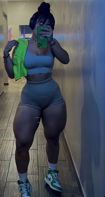 Linnnna Linnnna Naakte Lekken OnlyFans Foto 3