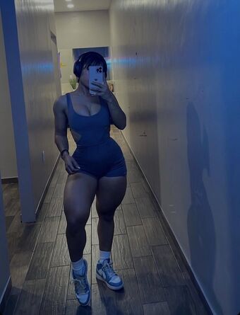 Linnnna Linnnna Naakte Lekken OnlyFans Foto 4