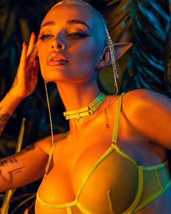 Liya Odesskaya Naakte Lekken OnlyFans Foto 14