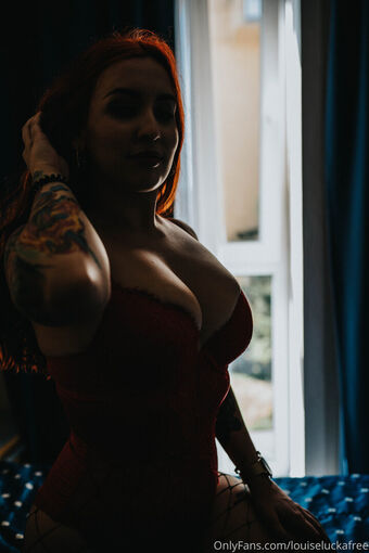 louiseluckafree Naakte Lekken OnlyFans Foto 14