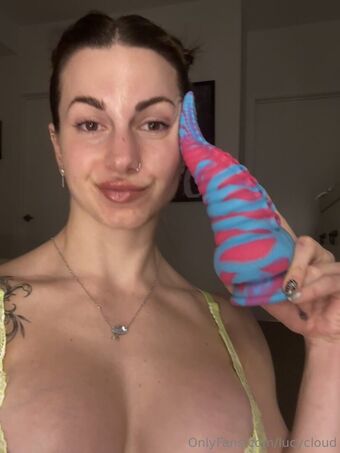 LucyCloud Naakte Lekken OnlyFans Foto 110