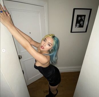 lucydi_ Naakte Lekken OnlyFans Foto 4