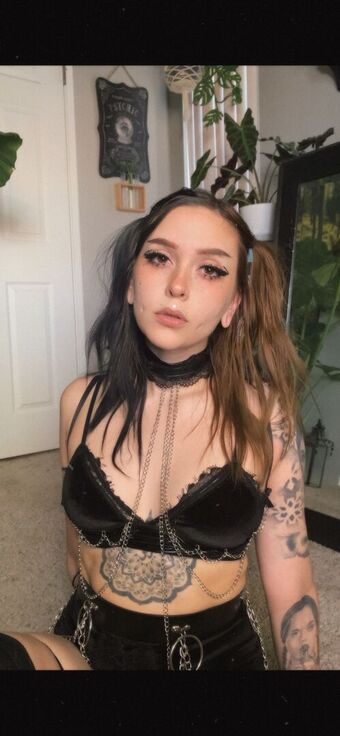 lunarnymph_
