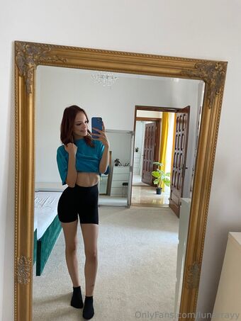 lunarrayy Naakte Lekken OnlyFans Foto 4