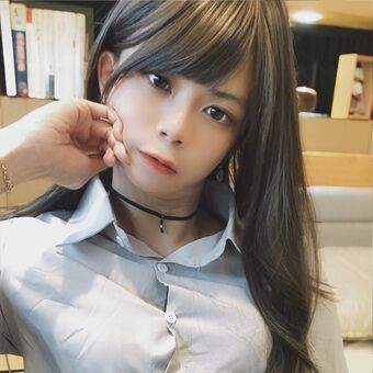 Luoluo Naakte Lekken OnlyFans Foto 3