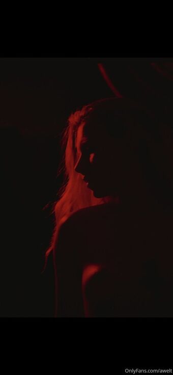 mandywolf Naakte Lekken OnlyFans Foto 1
