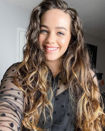 Mary Mouser Naakte Lekken OnlyFans Foto 1
