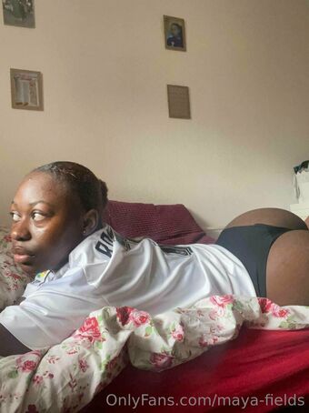 Maya-fields Naakte Lekken OnlyFans Foto 7