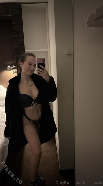 mia.cazzo Naakte Lekken OnlyFans Foto 3