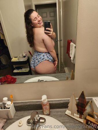 mileygrace07 Naakte Lekken OnlyFans Foto 7