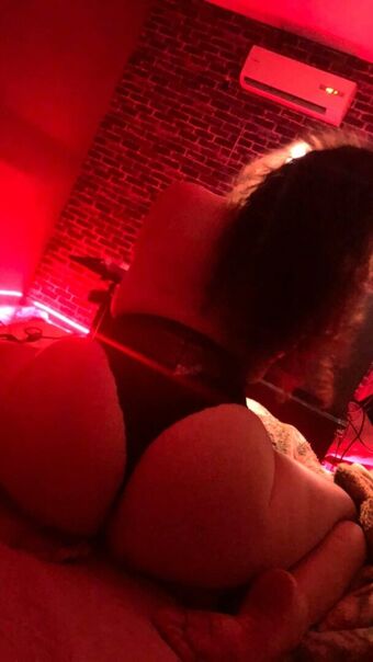 MillaMoon Naakte Lekken OnlyFans Foto 11