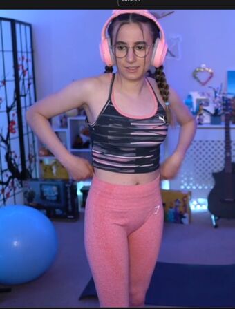 Millie Mossiae Naakte Lekken OnlyFans Foto 11