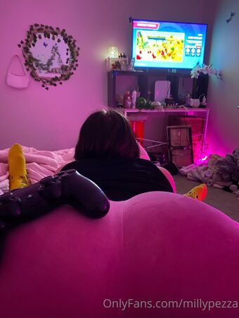 millypezza Naakte Lekken OnlyFans Foto 19