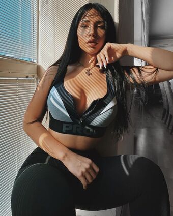 Miravi Naakte Lekken OnlyFans Foto 2